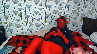 I’m your bad demon girl, watch me vibe and dildo solo!