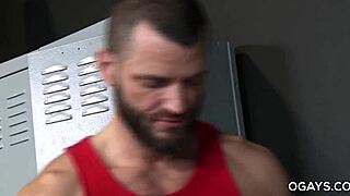 Muscular hunk Jessie Colter's gay scene