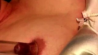 Big nipple pumping action with long nips! 😍