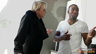 Dee Williams in erotic action
