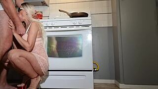 I played with prostitute's holes after breakfast