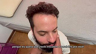 Gay Homem barbudo chupa paus de 14 a 15 graus