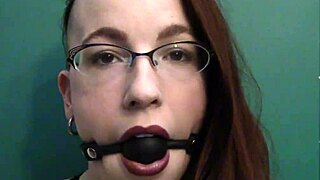 Glasses-clad redhead delivers amazing BJ