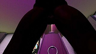 Black man gets to experience the world of Second Life with Harley Quinn