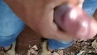 mamando o dotado no parque with raw outdoor passion