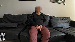 vengo a disfrutar y también por el dinero. esta jovencita latina solo piensa en follar duro con curvas irresistibles.