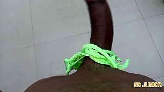 fudi uma gaúcha novinha sem camisinha in a steamy interracial encounter. full video on red and sheer.