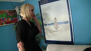 Mellanie Monroe slurps up that college guy's jizz in the living room